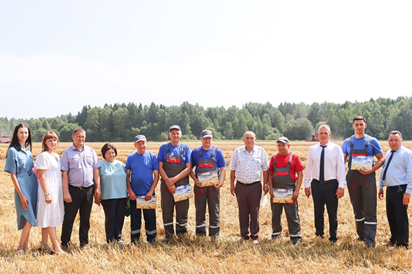 Спасибо за хлеб. Василий Хватик поздравил тружеников полей!